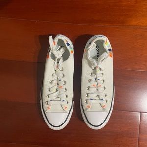 White low top converse with colored detailed